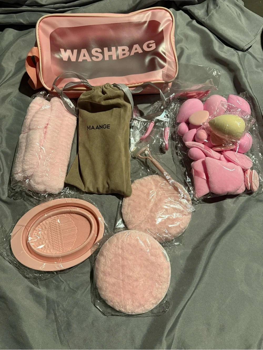 WashBag with Makeup Maange Brush Set